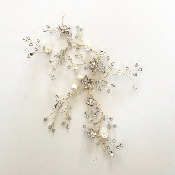 Floral hair accessory main image 4